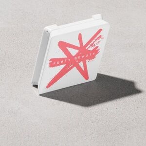 FENTY BEAUTY Fenty Cheeks Suede Powder Blush In petal poppin